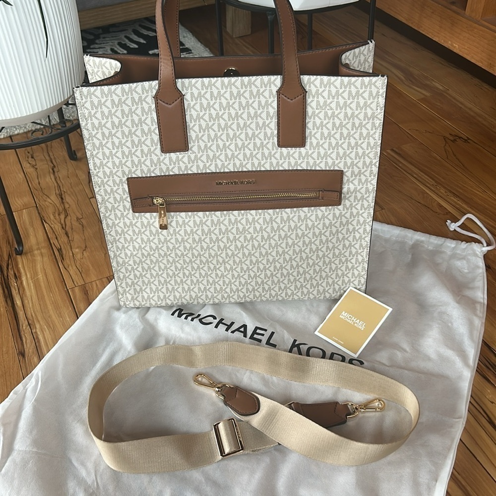 MICHAEL KORS Kenly Large Signature Logo Tote Bag – Vanilla & Acorn
